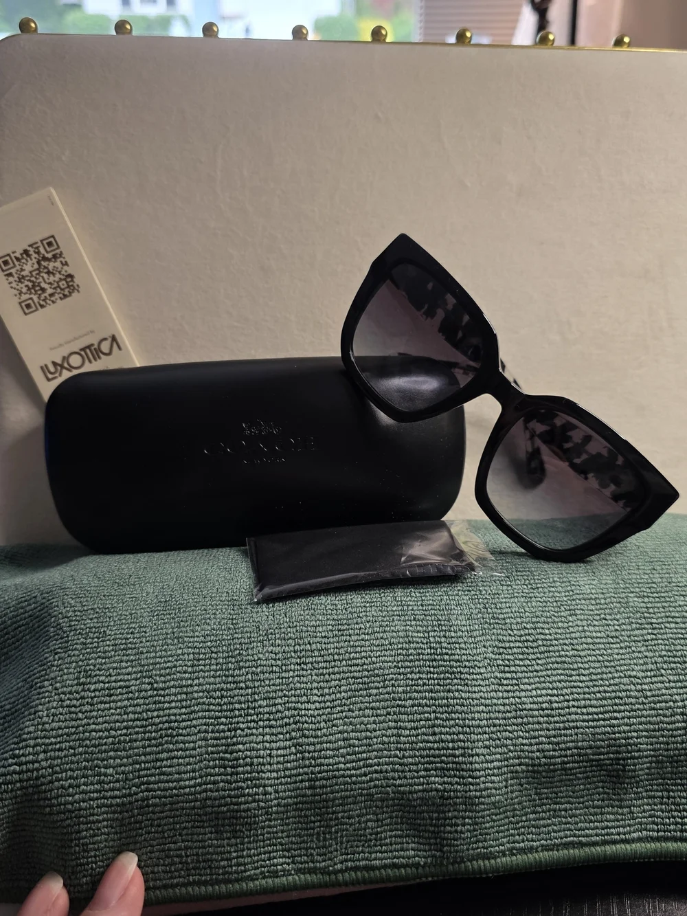 Authentic Coach   Tortoise Sunglasses Rare HC8249 50028G Black/Clear NWT